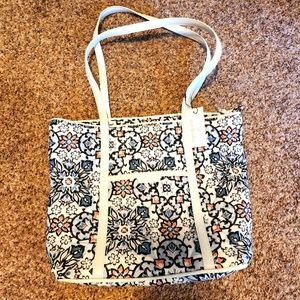 Vera Bradley Lisbon Medallion